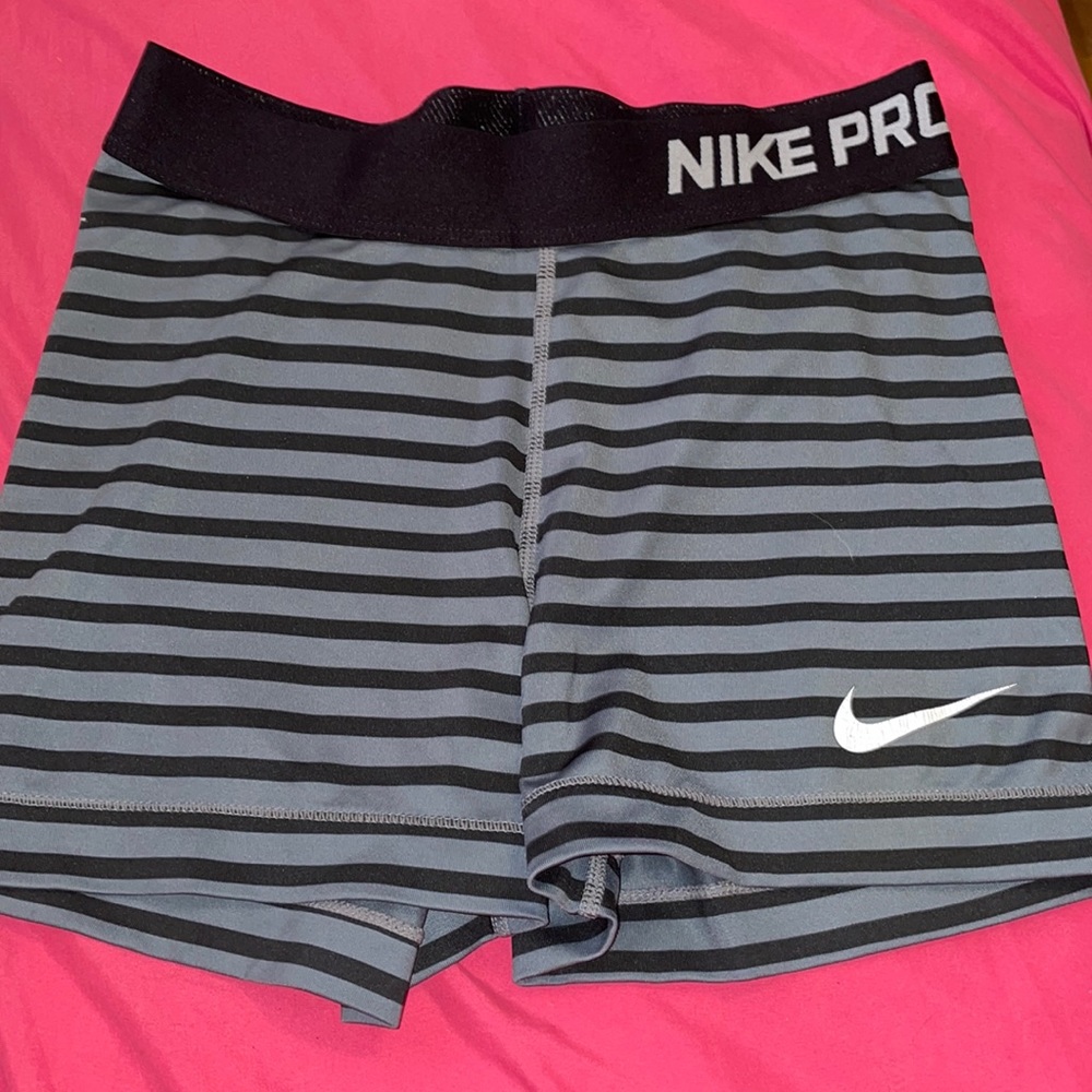 NIKE PROS STRIPED